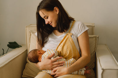 טיפים לאמהות טריות: היום הראשון עם התינוק וכיצד להניק בצורה נוחה ובריאה