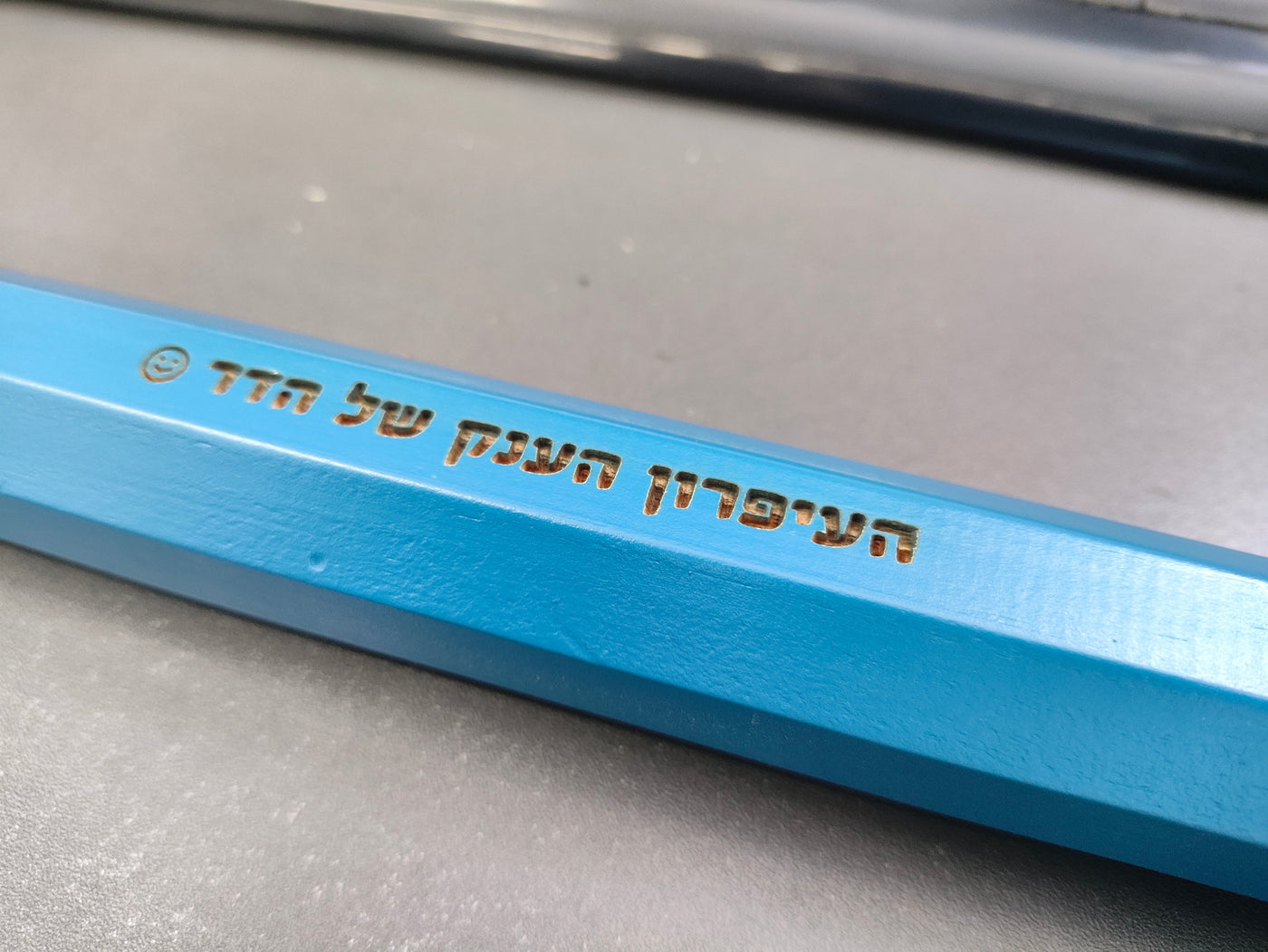 עיפרון ענק עם חריטה אישית - Baby Coupon