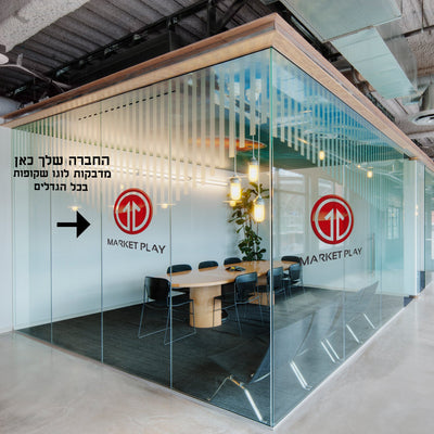 מדבקות לוגו שקופות לחלונות עם פרטי העסק בכל הגדלים - Baby Coupon