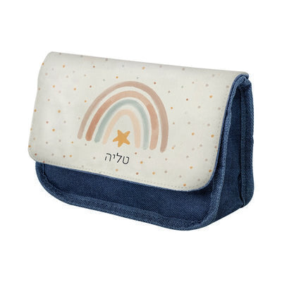 סט מוצרים עם שם הילד/ה בעיצוב קשת בענן - Baby Coupon