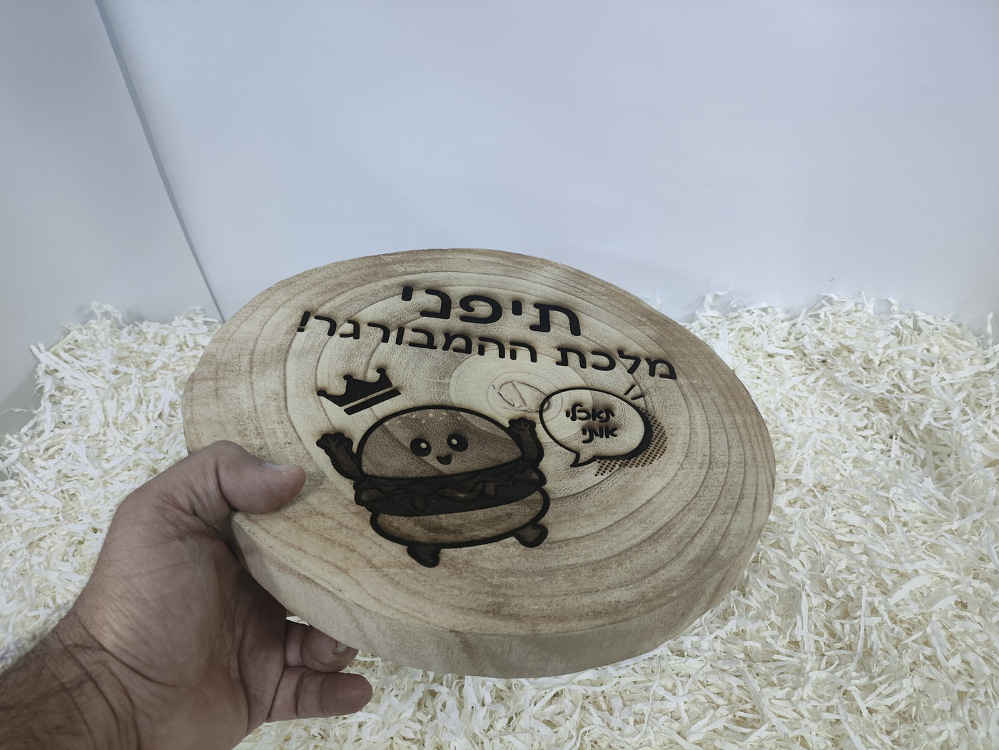 שולחן עץ מלא עם חריטה אישית - Baby Coupon